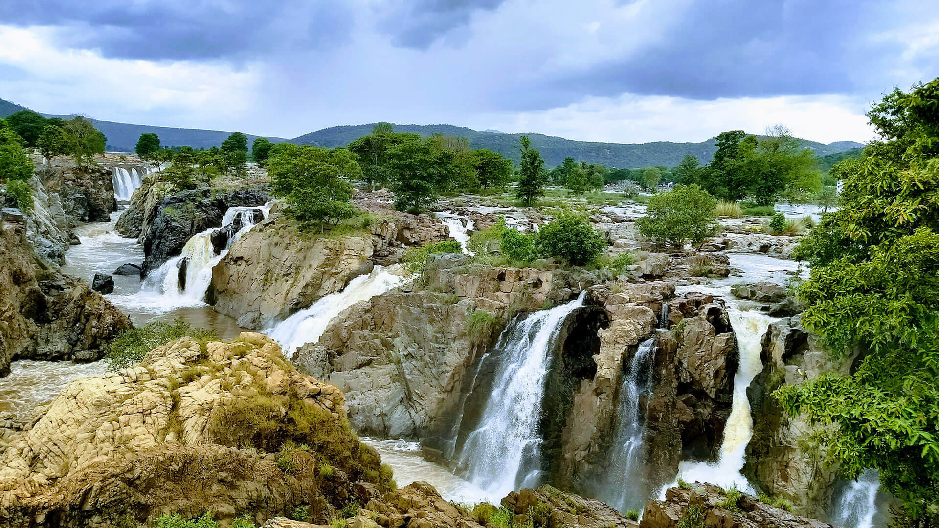 hogenakkal near tourist places